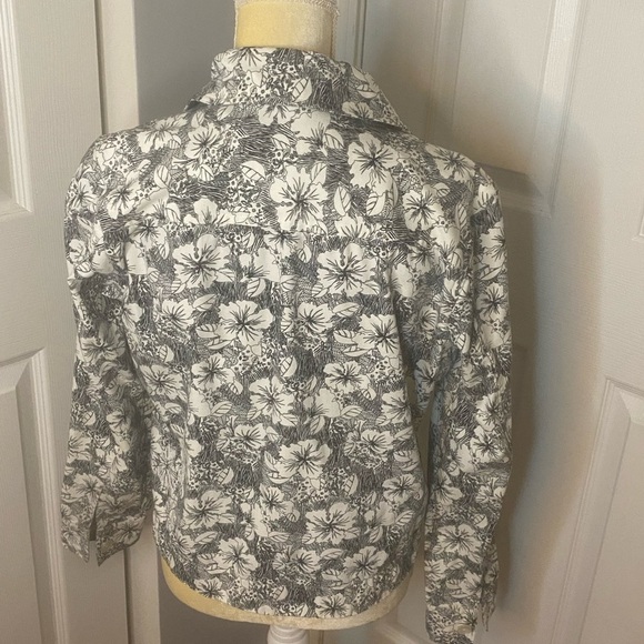 Christopher & Banks Monochrome Floral Blazer - Picture 6 of 10